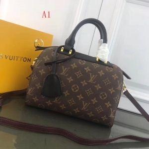 Túi xách Louis Vuitton bùng nổ...