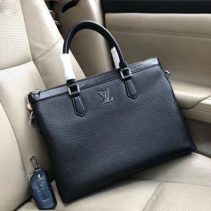 Bộ sưu tập phổ biến để đi lại vào mùa xuân và mùa hè Louis Vuitton Business Bag Men's Black Daily Dung lượng siêu rẻ