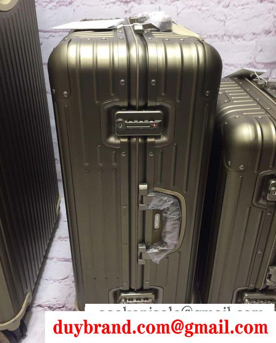 リモワ  お洒落な印象に スーツケース  2019夏に意外と人気な新作  Rimowa