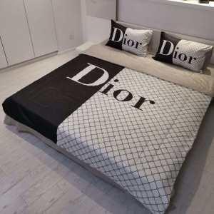 Bộ đồ giường 4 -Piece Set Dior Dior Phong cách bạn muốn trong mùa thu và mùa đông 2019 này