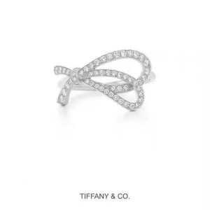 Nhẫn/Ring/Ring Fall and Winter. Phong cách Tiffany Phong cách tôi muốn trong phong cách mùa thu/mùa đông này Tiffany & Co là hoàn hảo cho mùa thu và mùa đông