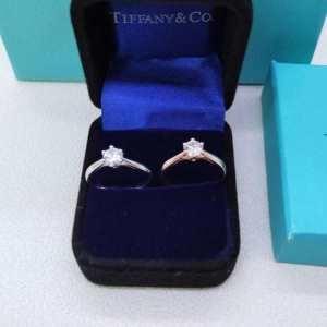 Một bầu không khí bình tĩnh như mùa thu và mùa đông cũng là một chiếc nhẫn/nhẫn sản xuất mở rộng phạm vi kiểu dáng mỗi ngày Tiffany & Co 2 Color được chọn
