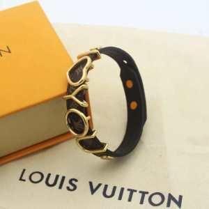 Louis Vuitton Louis Vuitton thưởng thức những bộ trang phục bình tĩnh với cảm giác hợp thời trang như năm nay. Vòng đeo tay 2019 khuyến nghị mặc quần áo vào mùa thu và mùa đông