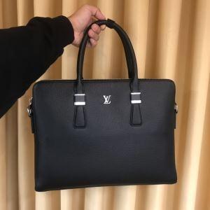 Túi xách trong một Louis Vuitton ấm áp, sành điệu với bầu không khí ấm áp và ấm áp, dễ sử dụng cho tọa độ tự nhiên _ Louis Vuitton Louis Vuitton_ Thương hiệu giá rẻ (lớn nhất )