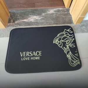 Versace với sự hấp thụ và khô nước tuyệt vời như một món quà thảm thảm Versace 2019 Mùa xuân / Mùa hè tiếp tục xu hướng _ Versace Versace_ Thương hiệu giá rẻ 