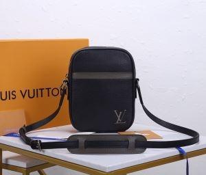Louis Vuitton Louis Vuitton_ L...