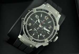 Đồng hồ nam Uburo được sản xuất tại  VK Chronograph Ngày hiển thị Sapphire Crystal Windshield Diamond Besel Rubber _ Hublo Hublo_ Thương hiệu giá rẻ 