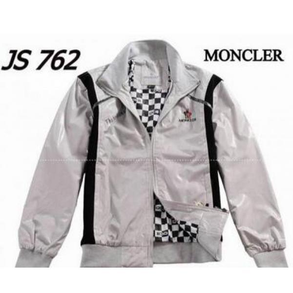 Moncler mới là chiếc áo khoác ...