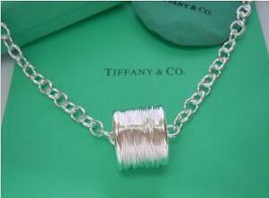 Tiffany Tiffany Tiffany Mặt dây chuyền trên cùng vòng cổ bằng bạc bạc bạc với một chiếc nhẫn đẹp.