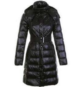 Hiệu ứng giữ nhiệt nổi bật là một chiếc áo khoác màu đen với mui xe cho moncler moncler raday _ moncler moncler_ thương hiệu giá rẻ 