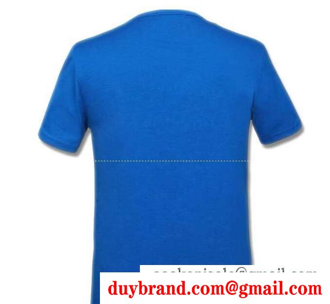 夏に活躍すること間違いナシのアルマーニ、Armaniの3色選択可能の半袖Tシャツ