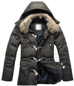 Moncler được bán vào mùa thu và mùa đông, áo khoác nam trùm đầu của Moncler