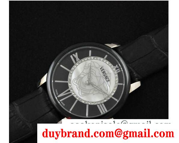 高級感溢れるヴェルサーチ、Versaceの黒い腕時計