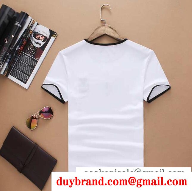 最安値高品質なフェンディ、Fendiの正規品取扱店の白いメンズ半袖Tシャツとショートパンツセット