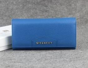 Givenchy, rất dễ lưu trữ thẻ v...