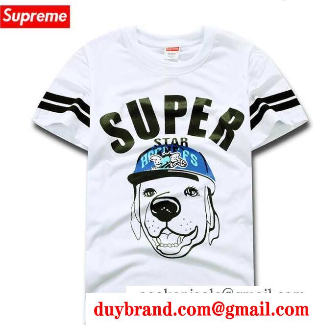 スタイリッシュな印象のシュプリーム、 supremeの犬画像の黒と白の大人気なメンズ半袖tシャツ