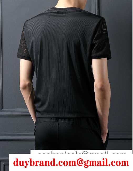 VERSACE jeans ヴェルサーチ シャツ メンズ 圧倒的な新作の黒クルーネック トップス tシャツ ショートパンツ2セット