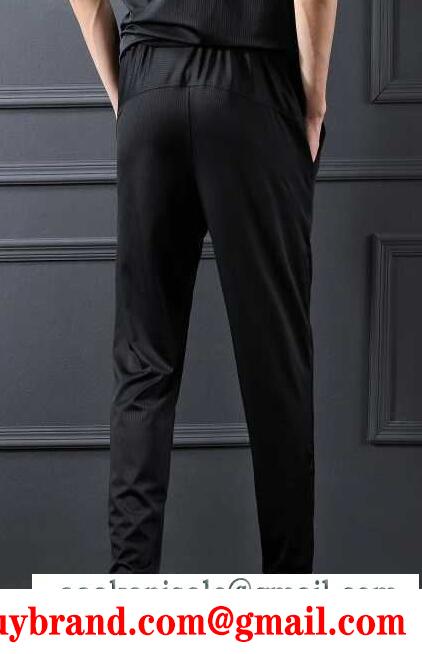 VERSACE jeans ヴェルサーチ シャツ メンズ 圧倒的な新作の黒クルーネック トップス tシャツ ショートパンツ2セット
