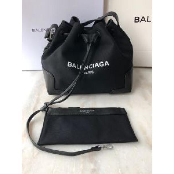 Túi xách đen Balenciaga Like a...