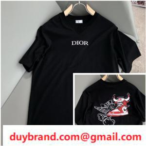 Dior mùa này mới của Dior Bay Sleeve t -shirt 2 Color Street hoạt động trong một loạt các tọa độ