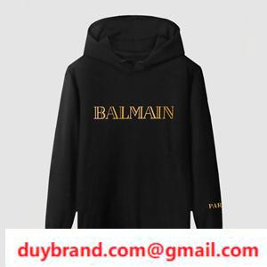 Balmain, tất nhiên, người mẫu mới nhất Balman parka màu đơn giản Một màu sắc giàu có, thật thoải mái khi mặc