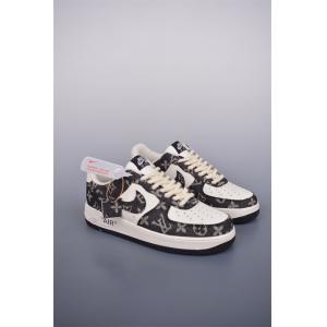 Giày thể thao Nike Air Force 1...